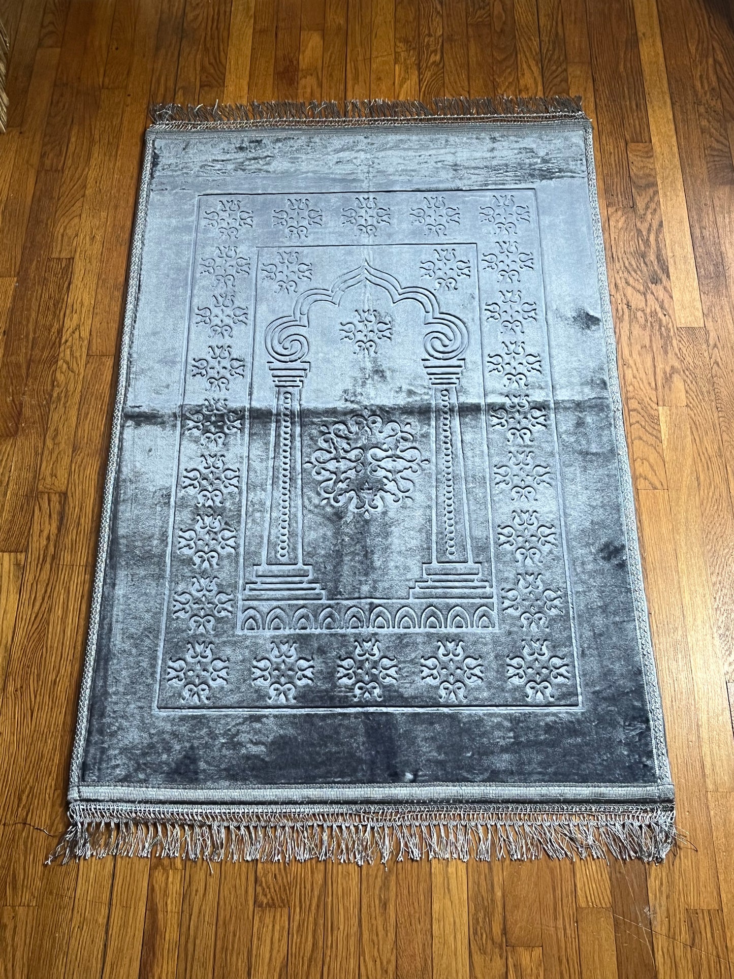 Tapis de prière gris