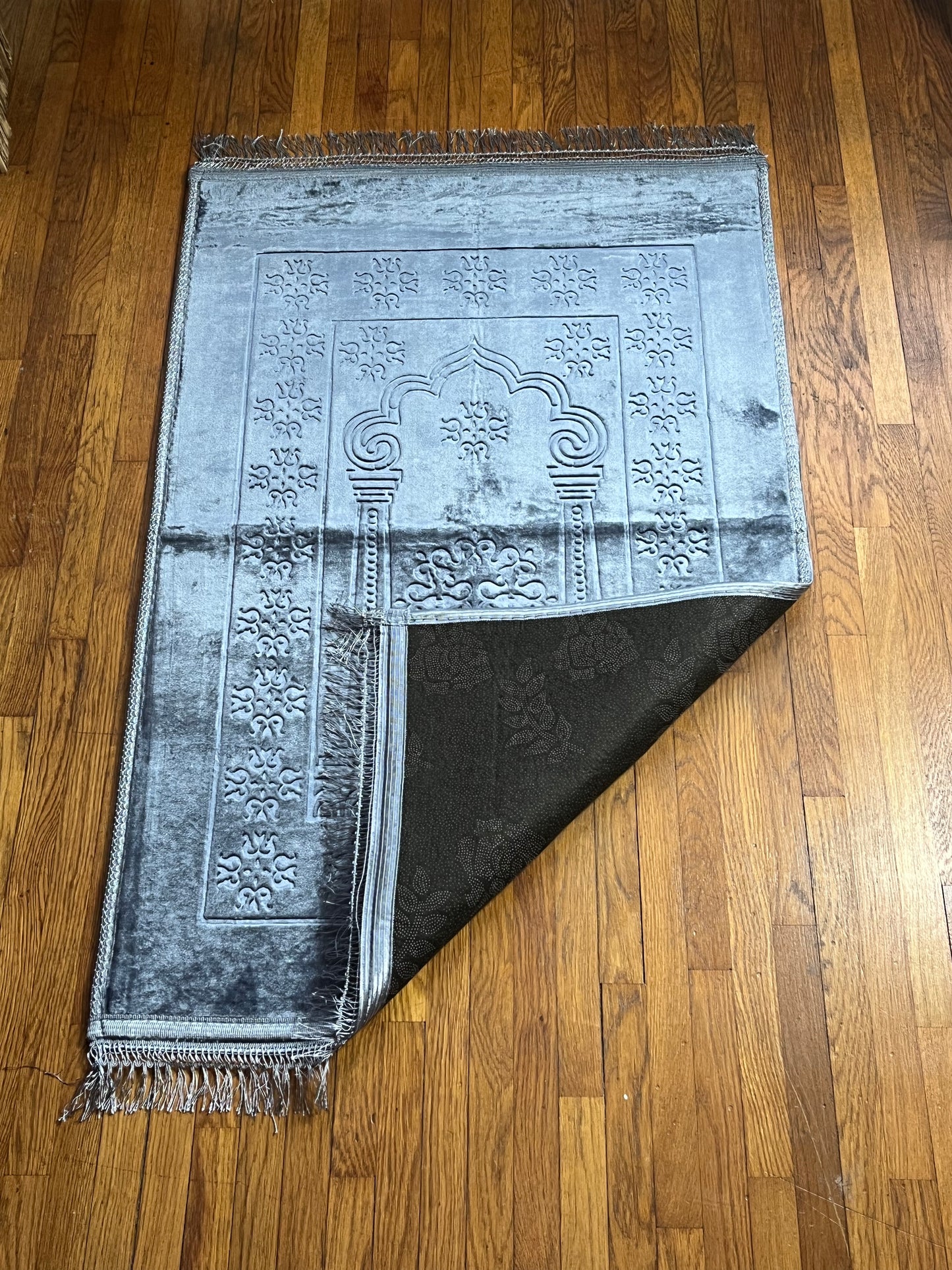 Tapis de prière gris