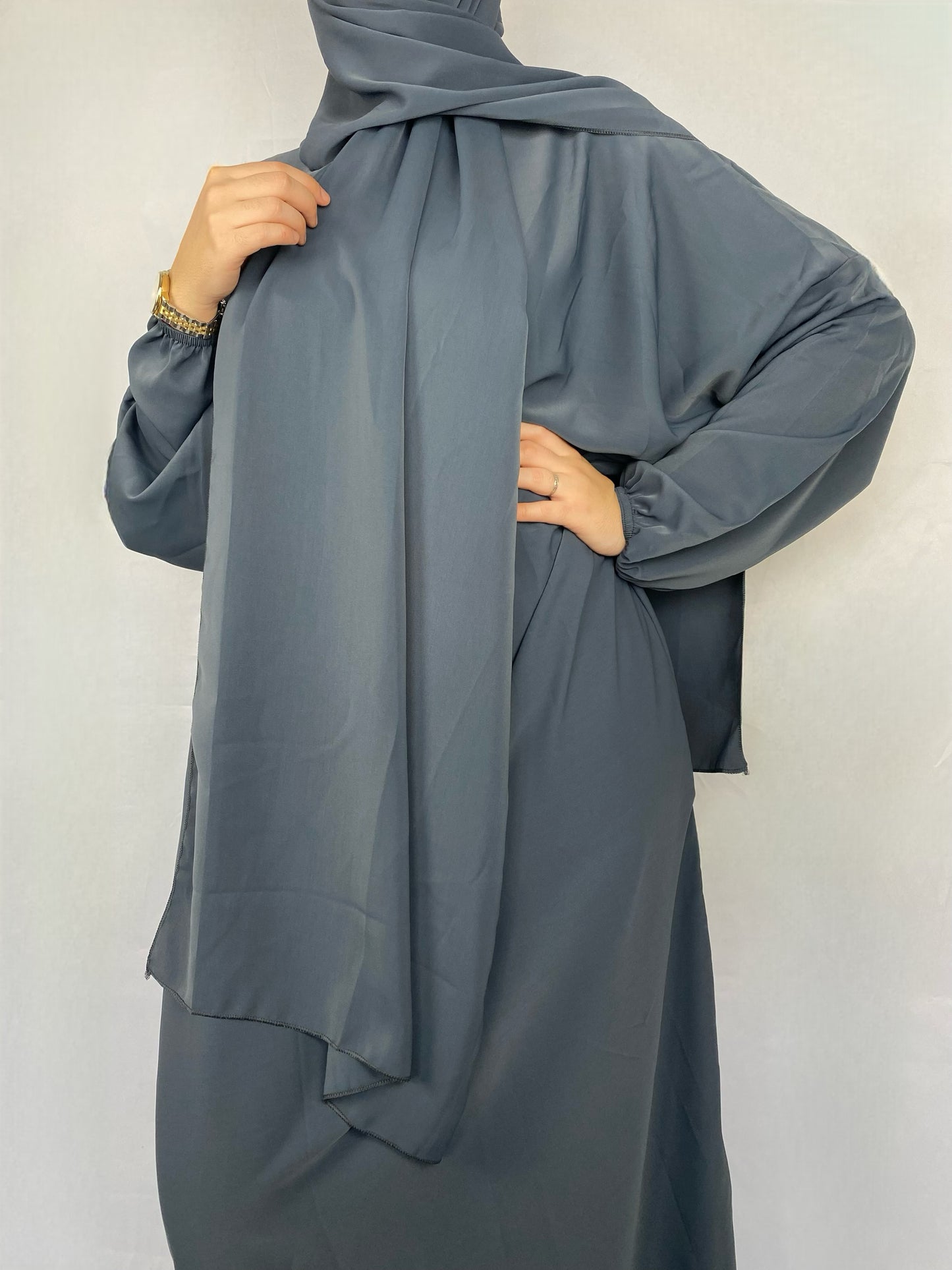 ABAYA SOIE DE MEDINE HIJAB INTEGRE GRIS Ayattboutique