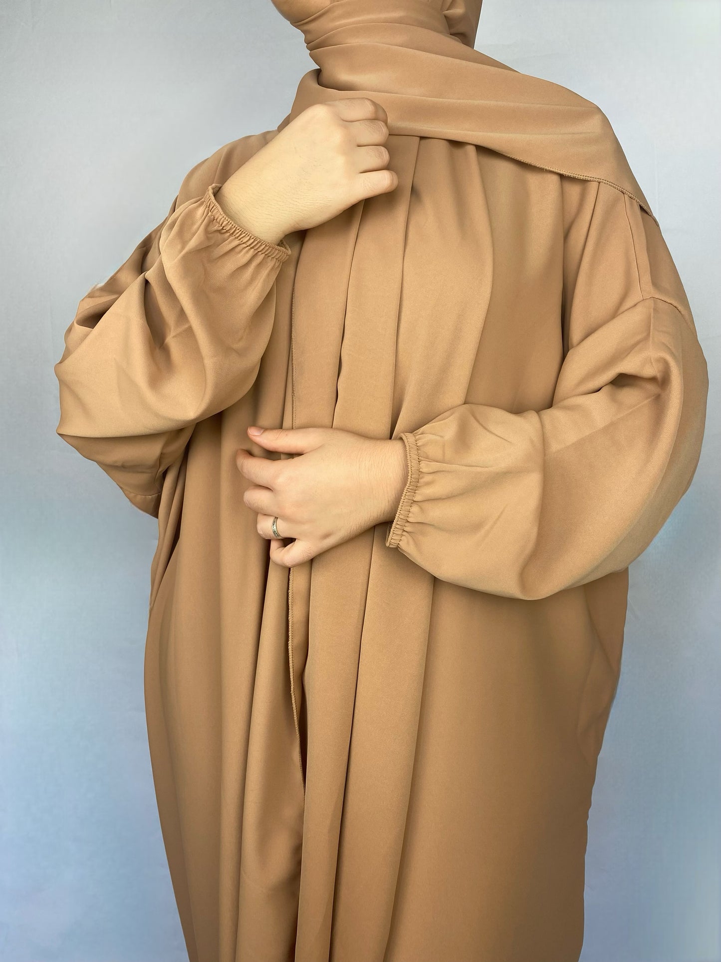 ABAYA SOIE DE MEDINE HIJAB INTEGRE MARRON CLAIR Ayattboutique